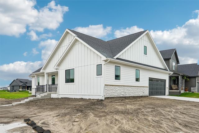 4324 Westgate Parkway, Clive, IA 50325