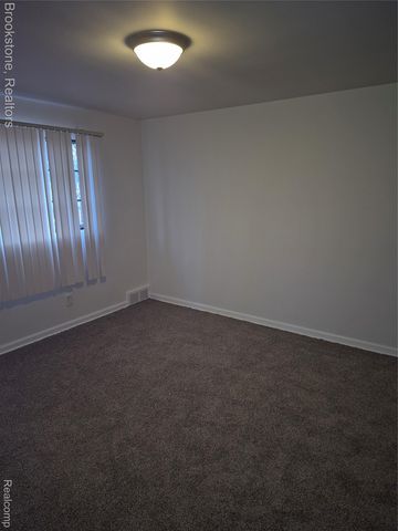 24260 Coolidge Highway, Oak Park, MI 48237