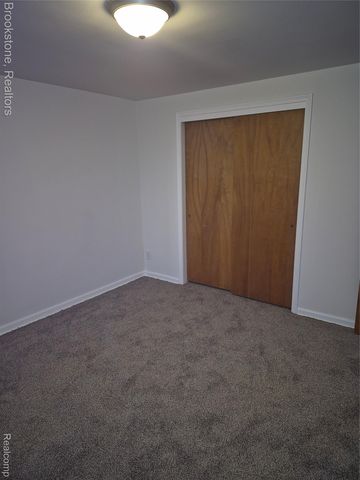 24260 Coolidge Highway, Oak Park, MI 48237