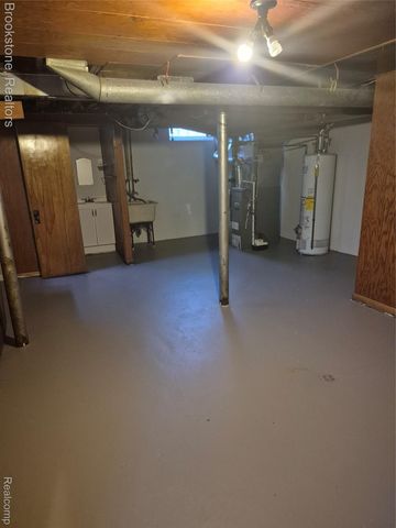24260 Coolidge Highway, Oak Park, MI 48237
