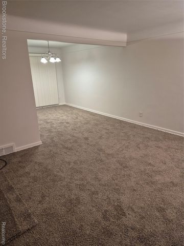 24260 Coolidge Highway, Oak Park, MI 48237