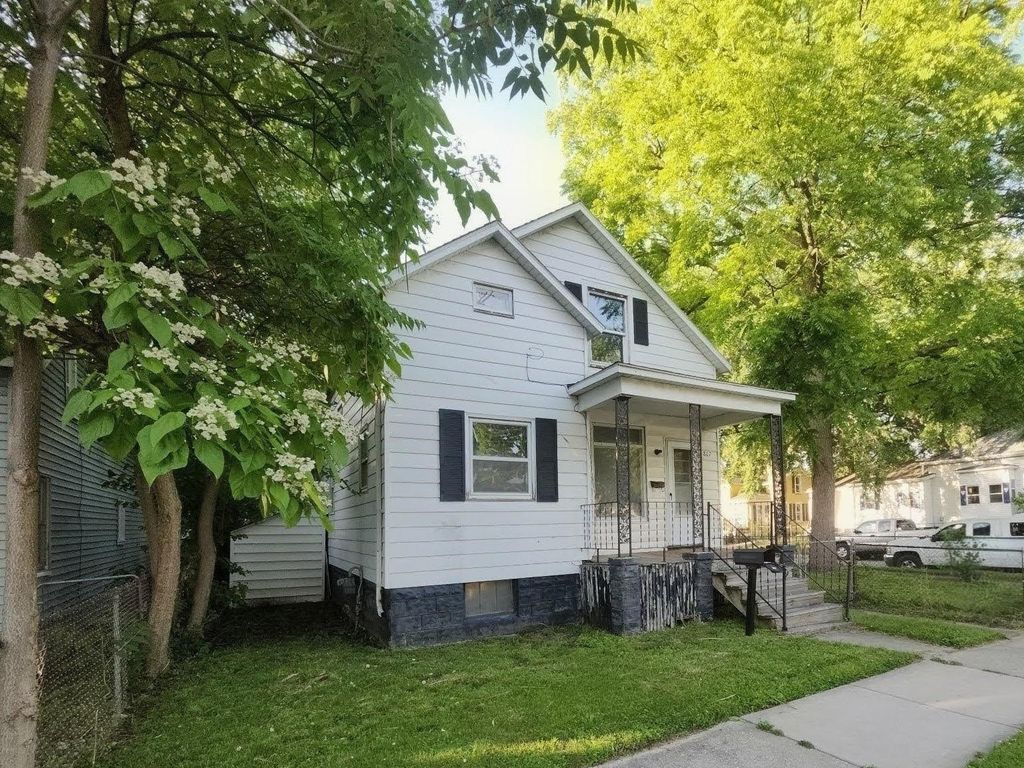 807 E North Union Street, Bay City, MI 48706