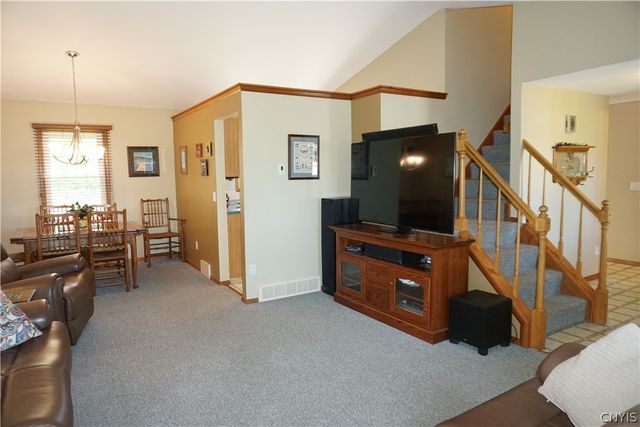5229 Cremona, Clay, NY 13041