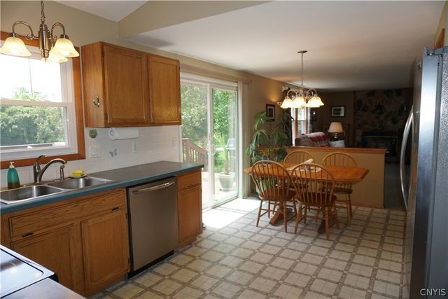 5229 Cremona, Clay, NY 13041