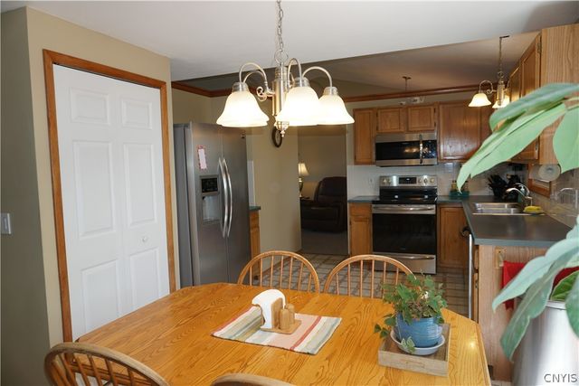 5229 Cremona, Clay, NY 13041