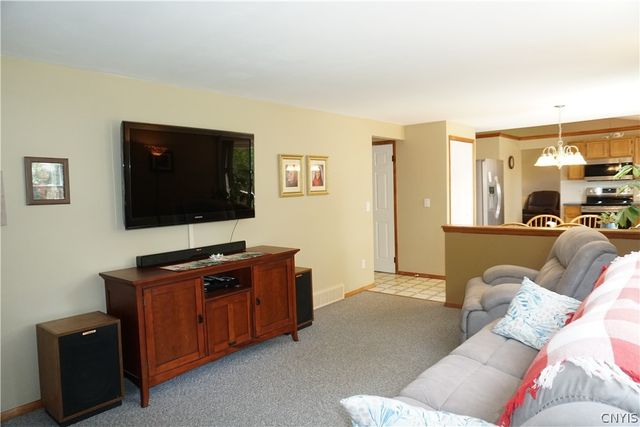 5229 Cremona, Clay, NY 13041