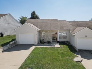 1870 Fall Creek Drive, Tonganoxie, KS 66086