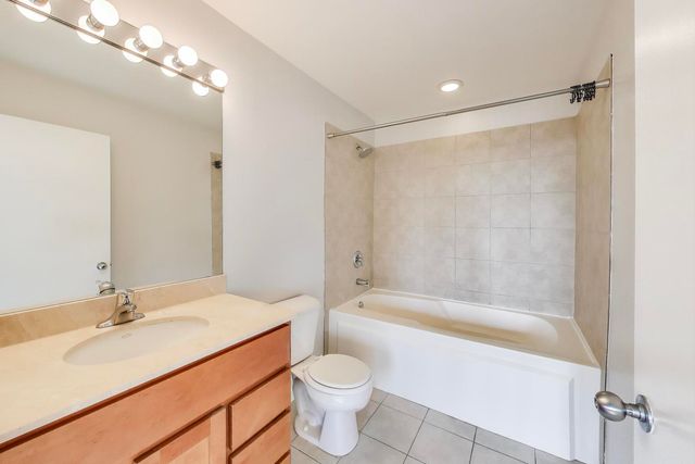 1122 W Catalpa Avenue 803, Chicago, IL 60640