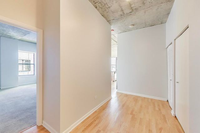 1122 W Catalpa Avenue 803, Chicago, IL 60640
