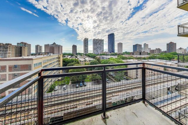 1122 W Catalpa Avenue 803, Chicago, IL 60640
