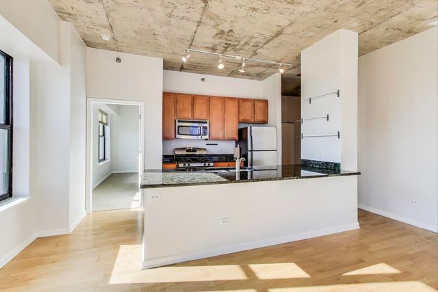 1122 W Catalpa Avenue 803, Chicago, IL 60640