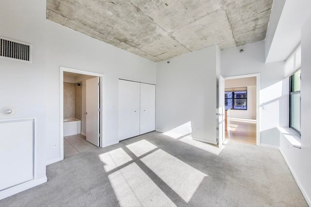 1122 W Catalpa Avenue 803, Chicago, IL 60640