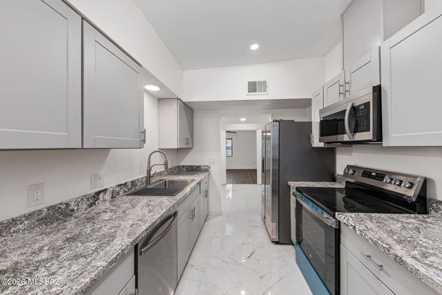 536 E Seneca Street, Tucson, AZ 85705