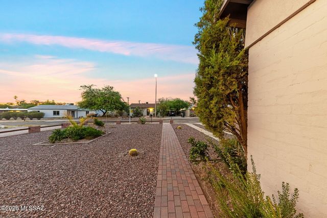 536 E Seneca Street, Tucson, AZ 85705