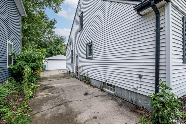 807 Vermont Avenue, Royal Oak, MI 48067