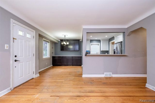 807 Vermont Avenue, Royal Oak, MI 48067