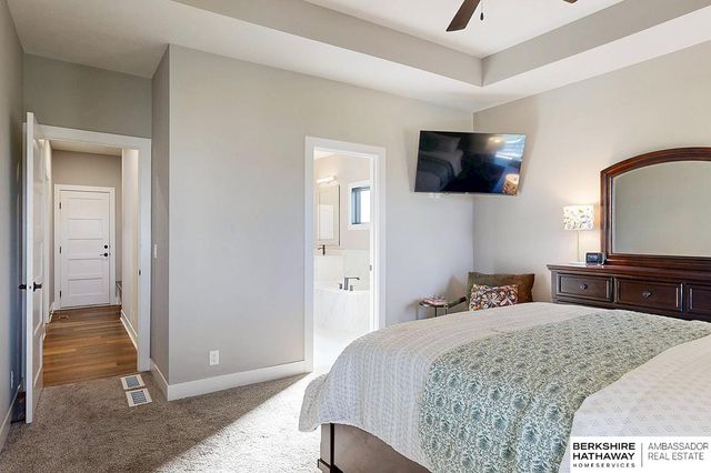 19016 Hazelnut Drive, Gretna, NE 68028