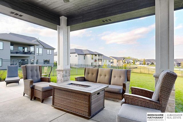 19016 Hazelnut Drive, Gretna, NE 68028