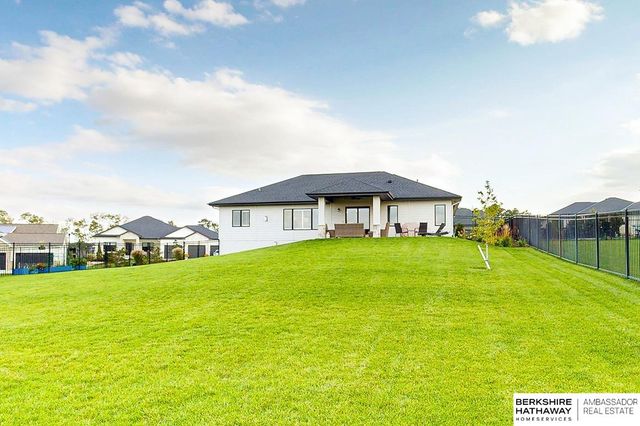 19016 Hazelnut Drive, Gretna, NE 68028