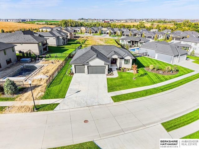 19016 Hazelnut Drive, Gretna, NE 68028