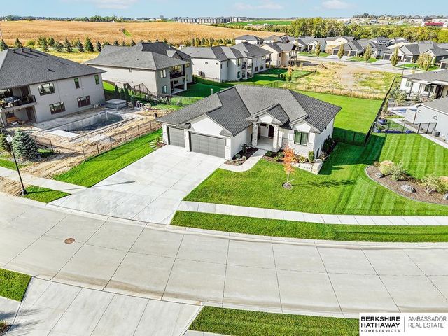 19016 Hazelnut Drive, Gretna, NE 68028