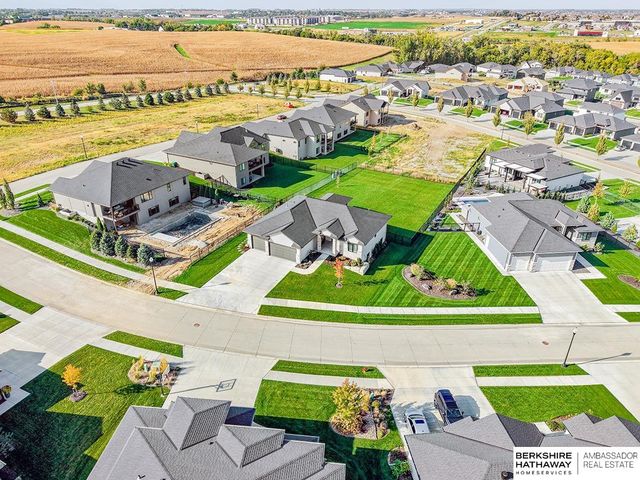 19016 Hazelnut Drive, Gretna, NE 68028