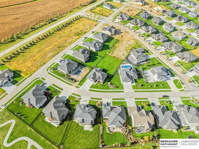 19016 Hazelnut Drive, Gretna, NE 68028