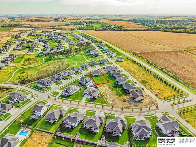 19016 Hazelnut Drive, Gretna, NE 68028