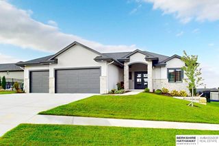 19016 Hazelnut Drive, Gretna, NE 68028