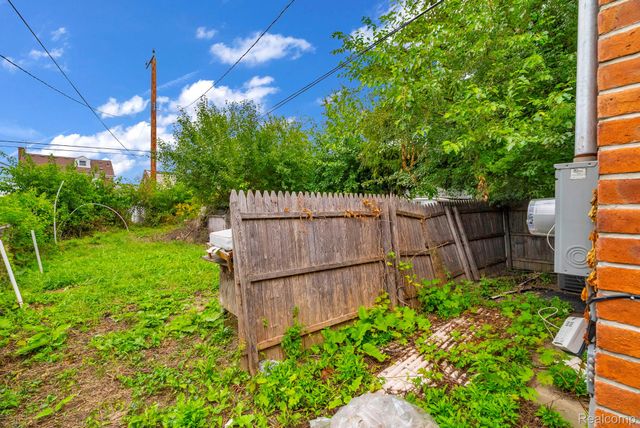 15275 Eastburn Street, Detroit, MI 48205