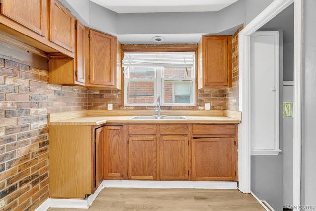 15275 Eastburn Street, Detroit, MI 48205