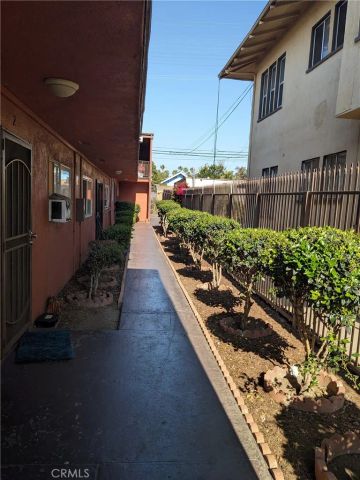 1708 Pine Avenue 14, Long Beach, CA 90813