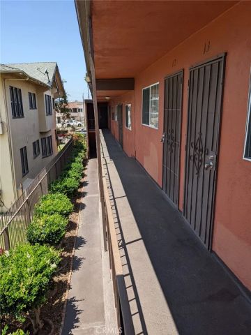 1708 Pine Avenue 14, Long Beach, CA 90813