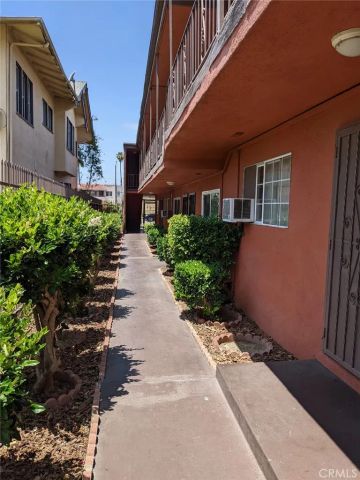 1708 Pine Avenue 14, Long Beach, CA 90813