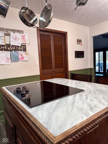 263 Queensway Drive, Avon, IN 46123