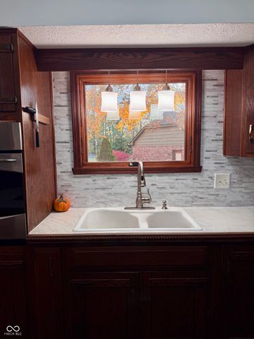 263 Queensway Drive, Avon, IN 46123