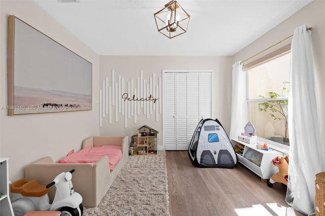 334 SW 194th Ave, Pembroke Pines, FL 33029