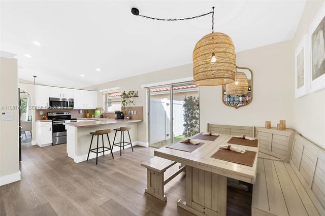 334 SW 194th Ave, Pembroke Pines, FL 33029