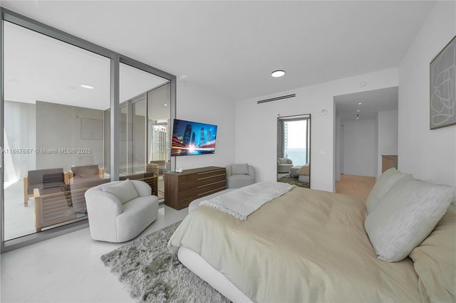 300 Biscayne Blvd Way 2804, Miami, FL 33131