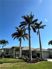 2724 SW 53rd LN, Cape Coral, FL 33914