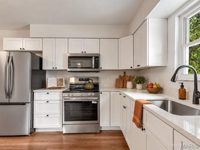 17 Neptune Drive, Belleville, IL 62226