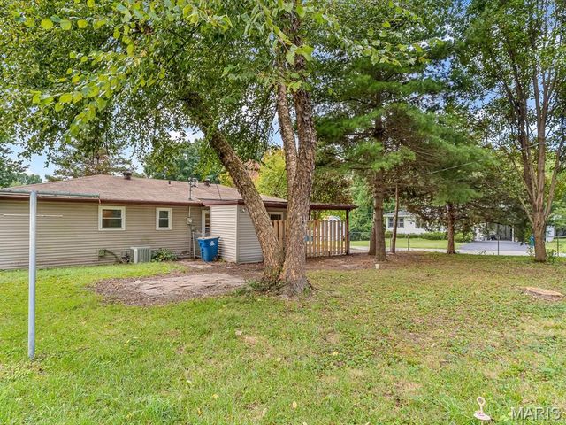 17 Neptune Drive, Belleville, IL 62226