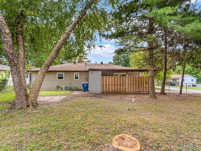 17 Neptune Drive, Belleville, IL 62226