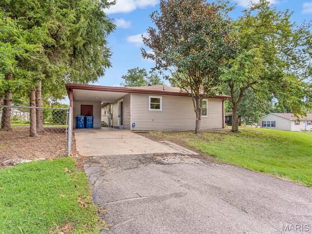 17 Neptune Drive, Belleville, IL 62226