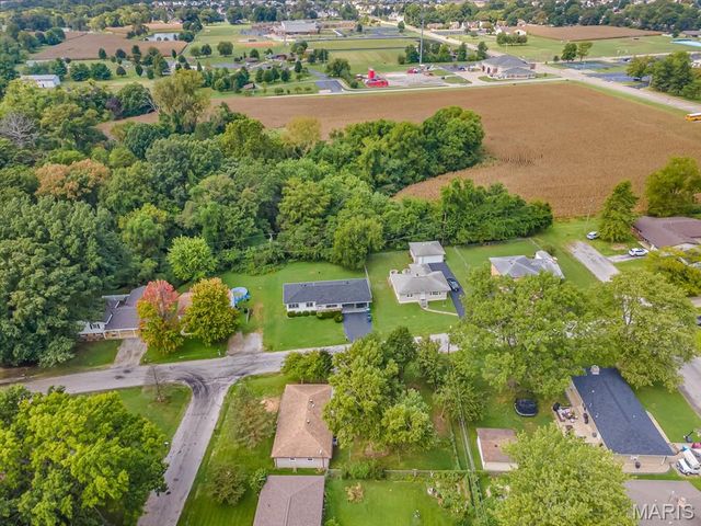 17 Neptune Drive, Belleville, IL 62226