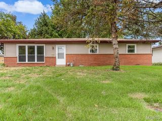 17 Neptune Drive, Belleville, IL 62226