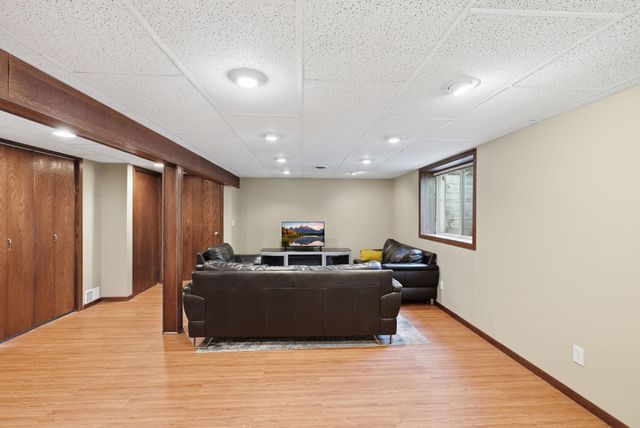 916 Whitney Drive, Apple Valley, MN 55124