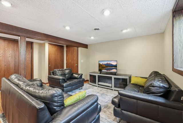 916 Whitney Drive, Apple Valley, MN 55124