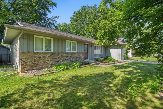 916 Whitney Drive, Apple Valley, MN 55124
