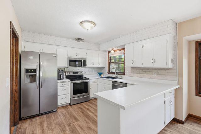 916 Whitney Drive, Apple Valley, MN 55124